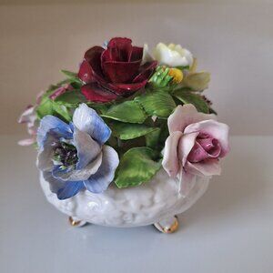 STAFFORDSHIRE ENGLAND RADNOR BONE CHINA FLOWER BOUQUET IN WHITE FOOTED PLANTER